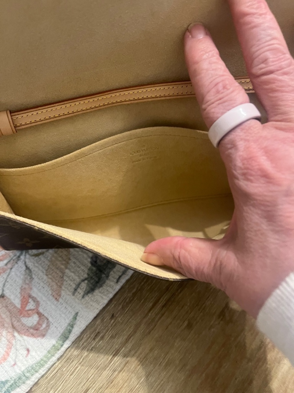 Louis Vuitton Cross Body - Picture 5 of 5
